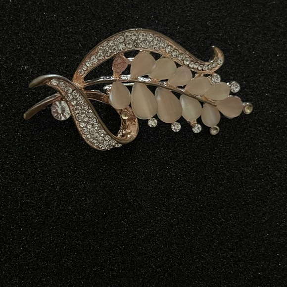 Brooches Pin - Picture 6 of 6